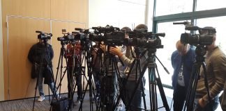 SAOPŠTENJE ZA JAVNOST Savet za štampu osuđuje progon porodice nastradalog dečaka