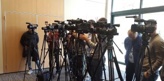 PRITISCI, PRETNJE, NAPADI Na novinare se nastavaljaju