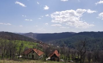 MINIBUS ZA PREVOZ ĐAKA SA SELA Opštini Čajetina