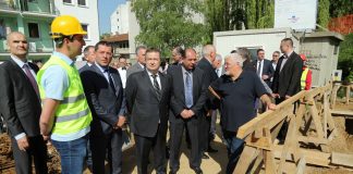POČETAK gradnje 20 stanova za izbeglice obeležen u SEVOJNU Prisutvovao potpredsednik VLADE Ivica Dačić