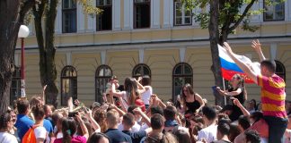 Uz trubače slave i maturanti užičke EKONOMSKE ŠKOLE