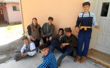 SMOTANI DIVERZANTI Prvonagrađeni film iz seoske škole