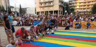 PUZIJADA U NEDELJI DOJENJA Na užičkom trgu