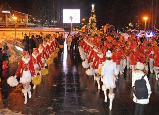 KARNEVAL PRAZNIKA MIMOZE Mažoretkinje iz Herceg Novog na Zlatiboru