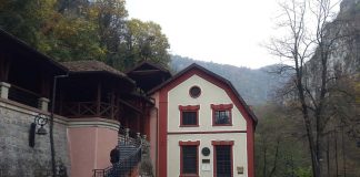 KOD HIDROCENTRALE POD GRADOM MANIFESTACIJA „TESLA NA ĐETINJI“