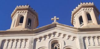 SRPSKA PRAVOSLAVNA CRKVA I VERNICI DANAS SLAVE KRSTOVDAN