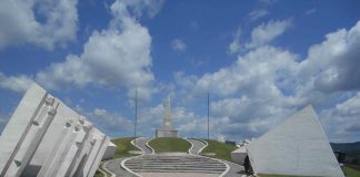 UŽIČKA REPUBLIKA Rođena zemljo, jesli li znala tu je pogin’o bataljon ceo