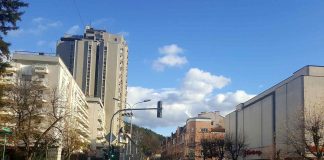 POČELO UKRAŠAVANJE GRADA ZA NOVOGODIŠNJE PRAZNIKE